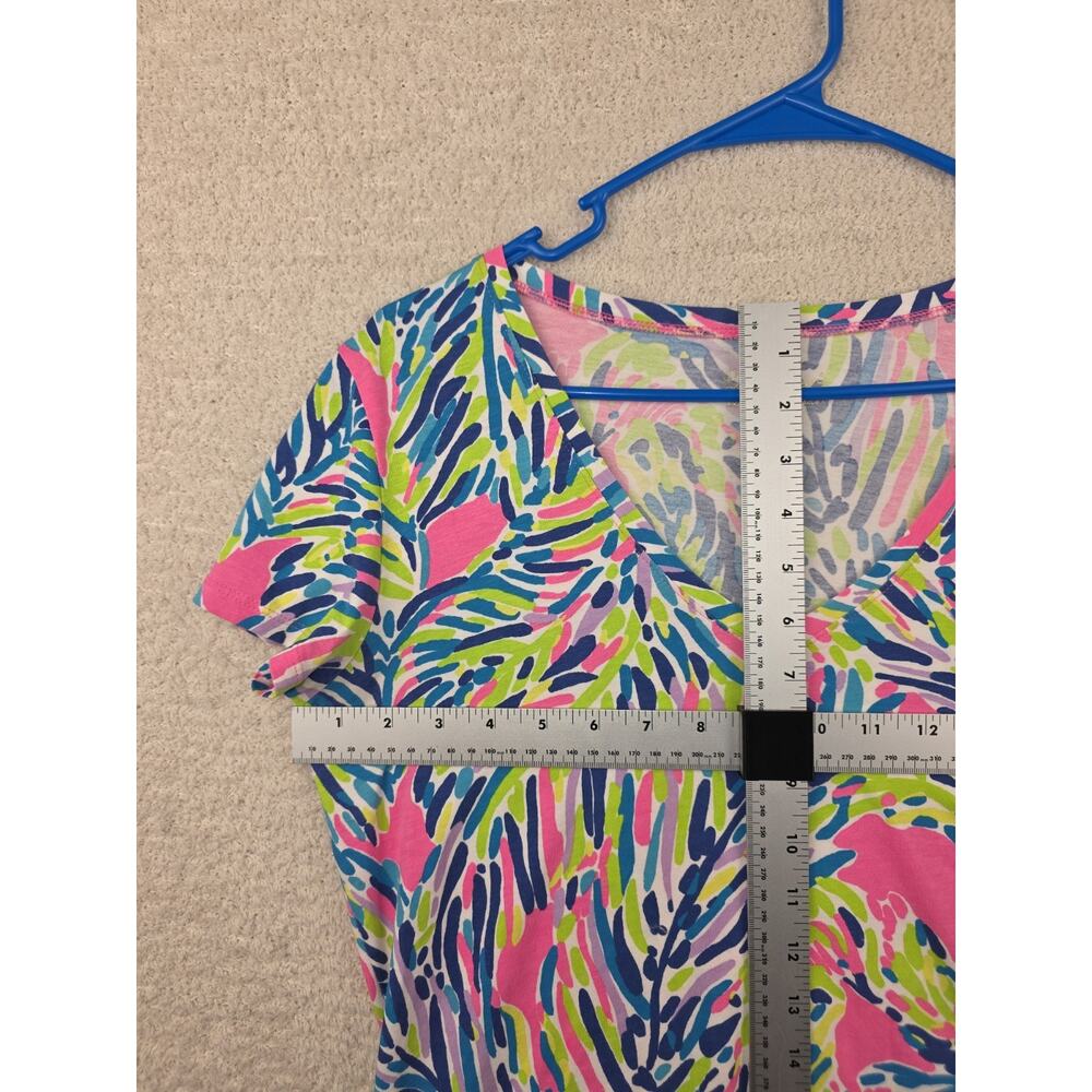 Lilly Pulitzer V-Neck T-Shirt Size Medium - Picture 6 of 8